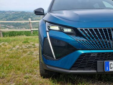Peugeot 408, le foto del crossover “tuttofare” 5