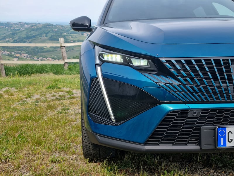 Peugeot 408, le foto del crossover “tuttofare” 5