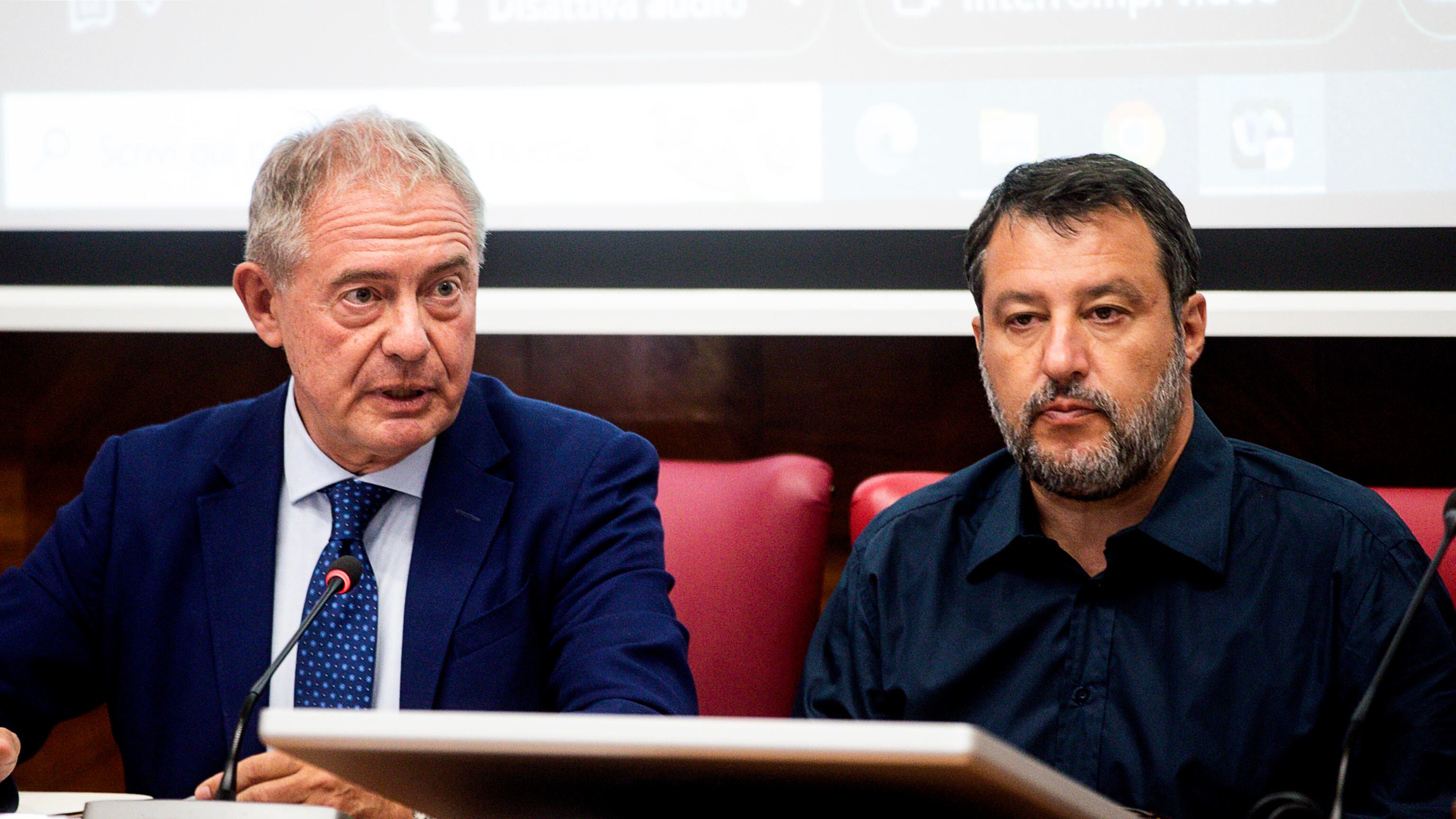 Il governo assicura: "Presto soluzione equa". Ma i sindacati dicono no alle doppie licenze