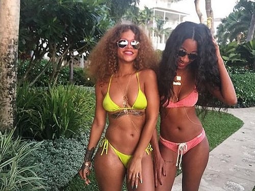 Rihanna, sexy bikini e fisico hot: niente album e vacanza da single