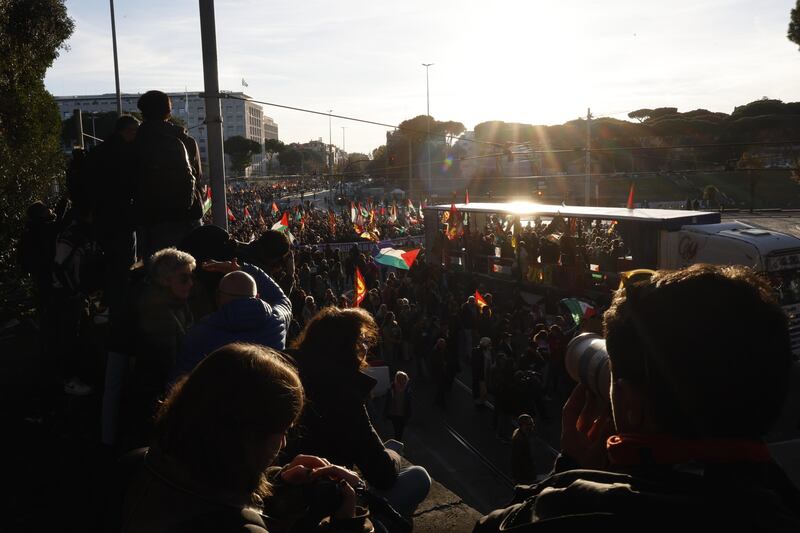 Greta Thunberg e Francesca Albanese al corteo Pro Pal a Roma: le foto 7