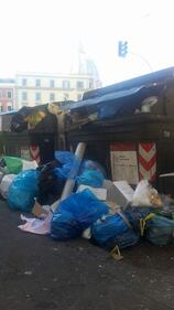Degrado a San Pietro tra sporcizia, rom e clochard 7