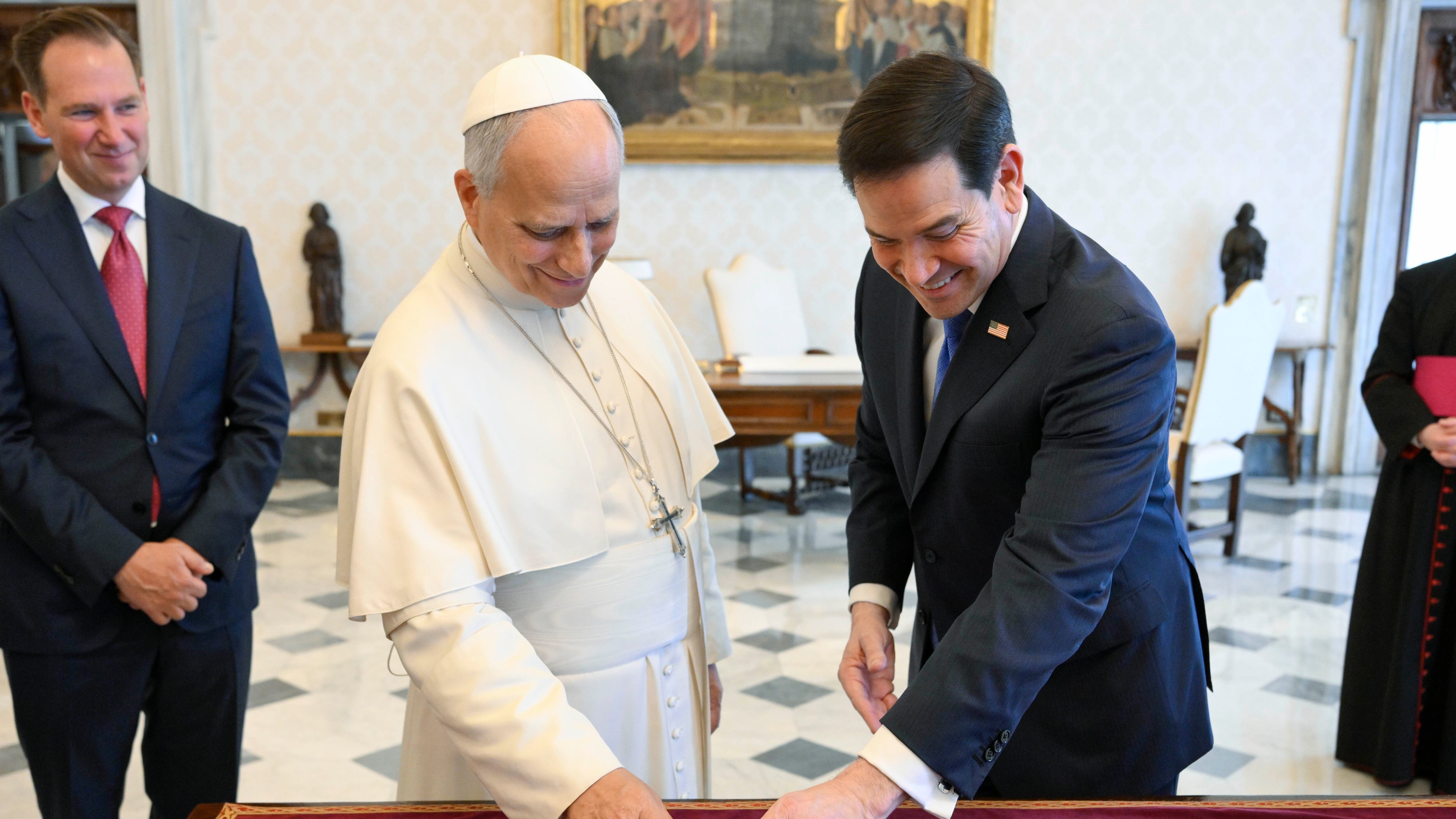 Il Papa benedice l'uomo di Trump. E cita l'ulivo, "pianta della pace"
