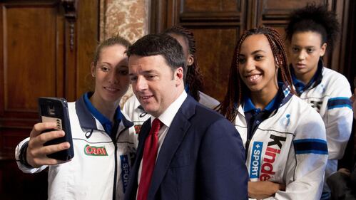 Matteo Renzi e le pallavoliste della nazionale 4