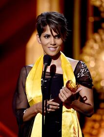 Halle Berry, foto bollenti in lingerie 28