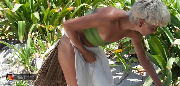 Isola dei Famosi: le Donatella e Cecilia cambiano spiaggia 19