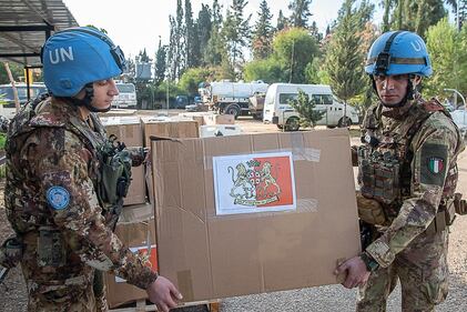 Unifil, il contingente italiano consegna un'abulanza alla municipalità di tiro 9