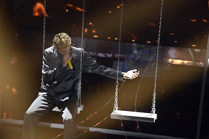 Sanremo 2024: ecco il look della terza serata del Festival da Mr. Rain 3