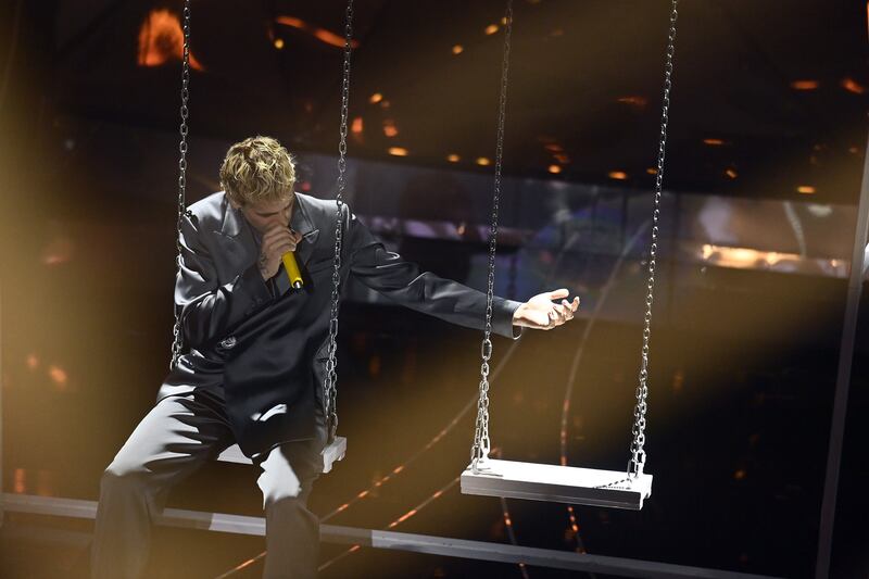 Sanremo 2024: ecco il look della terza serata del Festival da Mr. Rain 3