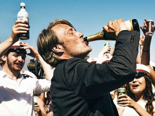 "Un altro giro": il potere ingannevole dell’alcool e delle scorciatoie