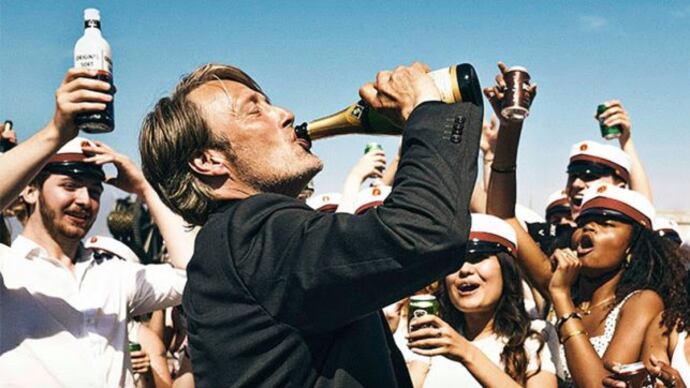 "Un altro giro": il potere ingannevole dell’alcool e delle scorciatoie