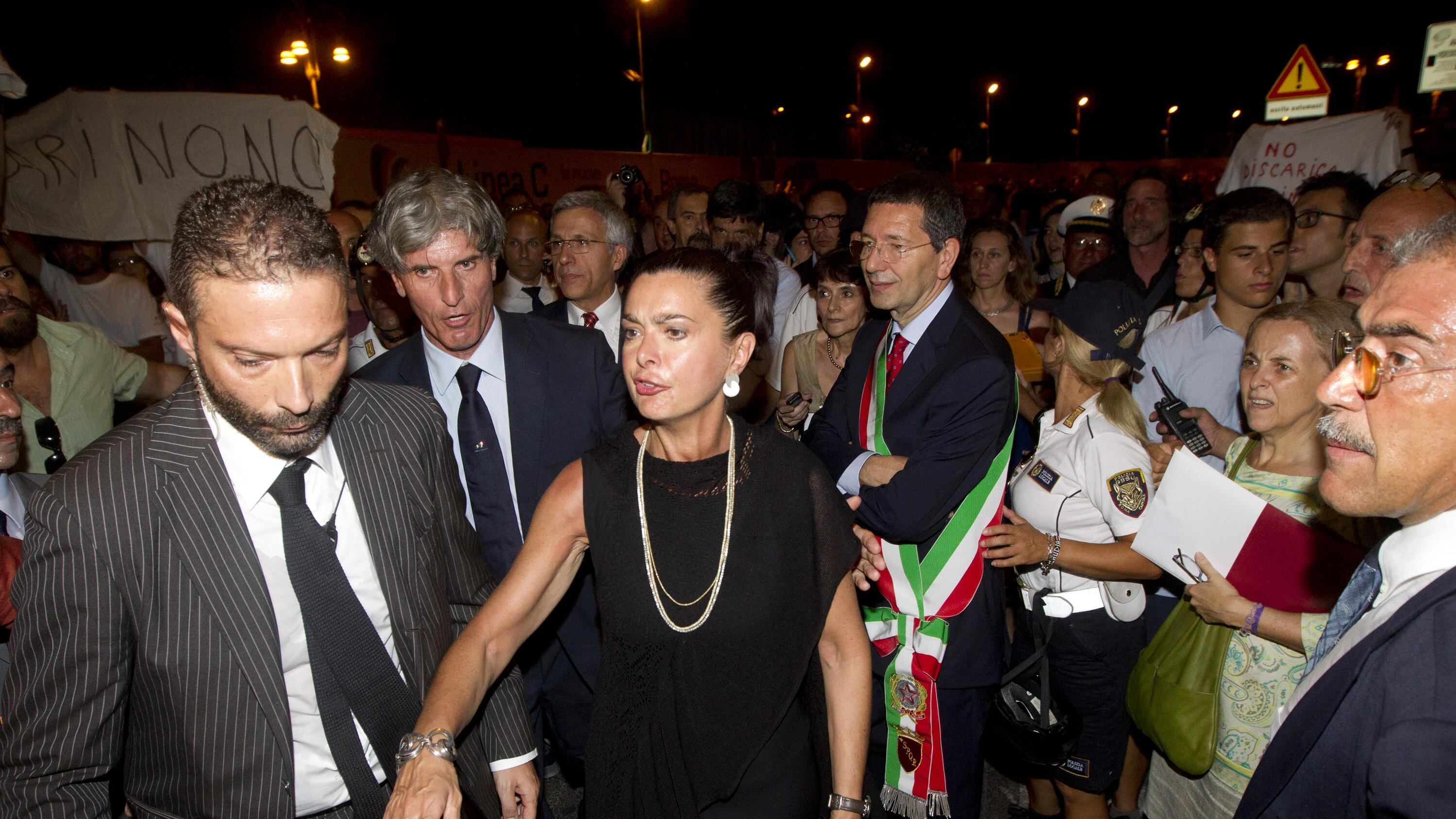 Boldrini è allergica ai fischi: contestata ai Fori imperiali abbandona l'inaugurazione