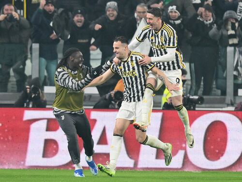 Una Juventus allegriana batte 1-0 il Napoli. Basta il colpo di testa di Gatti