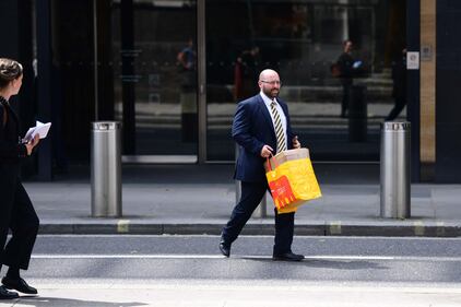 Deutsche Bank licenzia 18.000 dipendenti 4