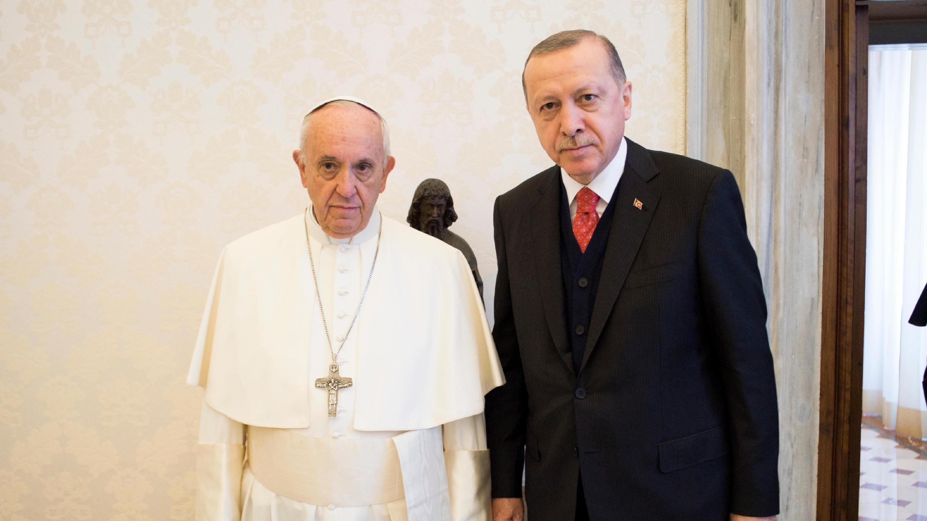 Erdogan chiama il Papa: "A Gaza è in corso un massacro. Santa Sede intervenga"