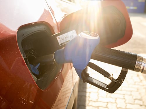 Benzina, il prezzo vola. Ora il governo studia un nuovo intervento