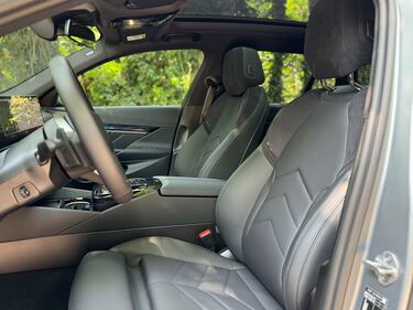 BMW i5 Touring eDrive40: guarda la gallery della Station Wagon elettrica da 340 CV 4