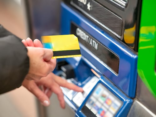 Auto, addio benzina: dal 2027 bonus fino a 800€ per passare al Gpl o metano