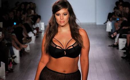 Ashley Graham topless in Messico 20
