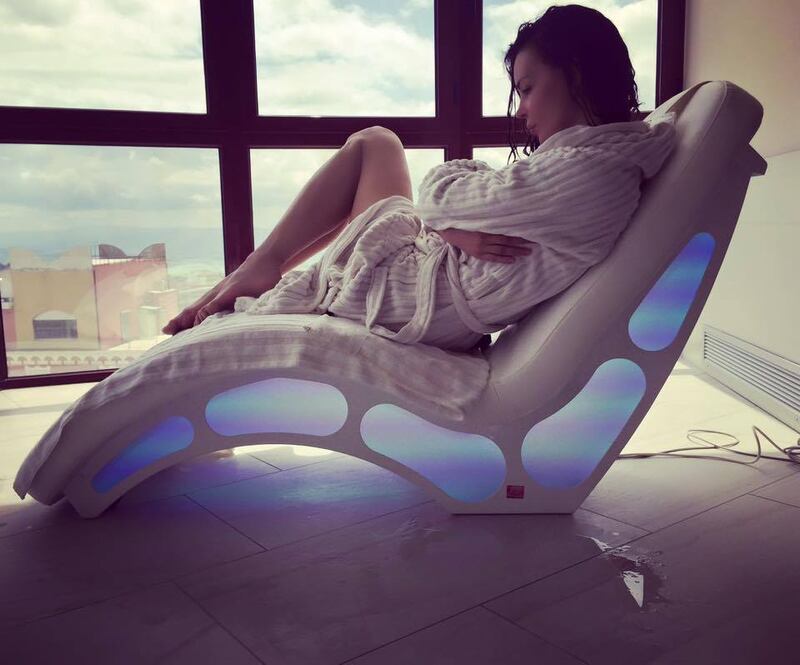 Nina Moric, 40 anni bollenti 49