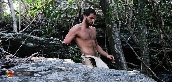 Isola dei Famosi: i costumi degli uomini 1