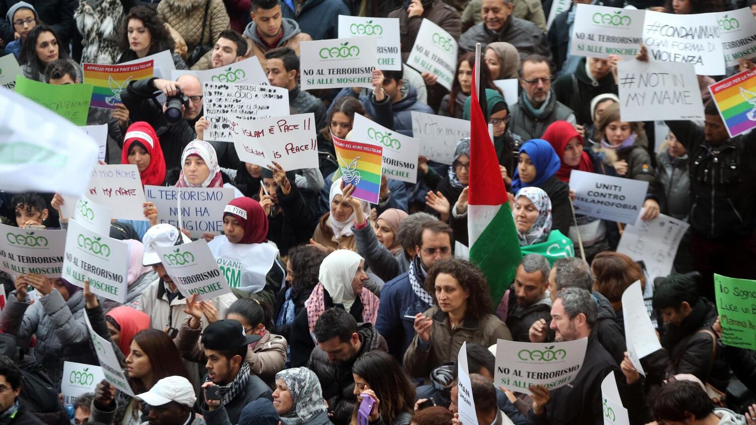La piazza islamica contro il terrore: "Uniti ora, o il terrorismo avrà vinto"