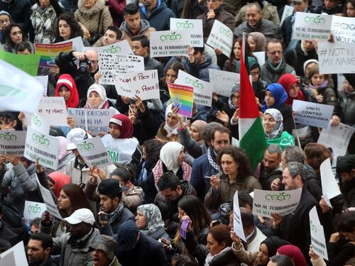 La piazza islamica contro il terrore: "Uniti ora, o il terrorismo avrà vinto"