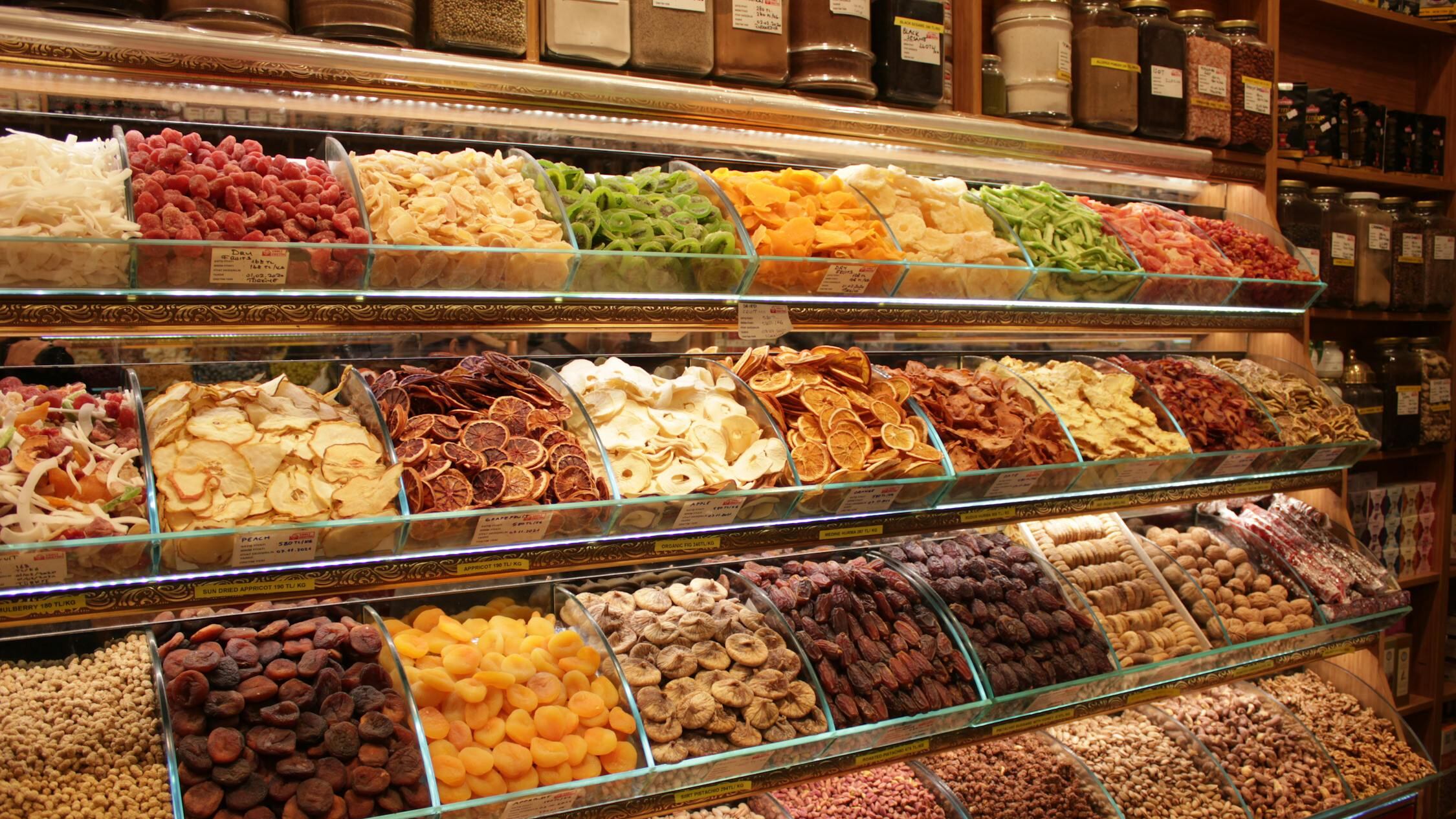 Festività natalizie, sulle nostre tavole frutta secca candita e disidratata, qual è la più sana