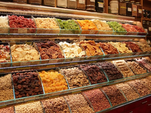 Festività natalizie, sulle nostre tavole frutta secca candita e disidratata, qual è la più sana