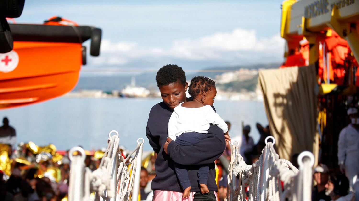 Assalto alle coste italiane: 4mila immigrati sbarcati oggi, mille in arrivo domani