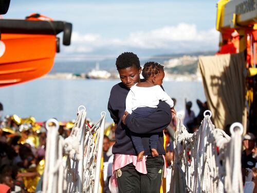 Assalto alle coste italiane: 4mila immigrati sbarcati oggi, mille in arrivo domani