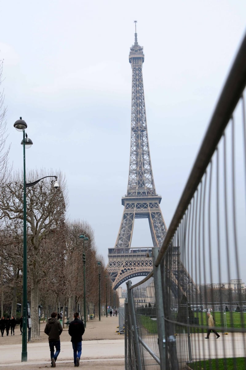 La parete di vetro anti-terrorismo intorno alla Tour Eiffel 7
