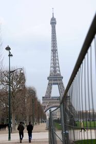 La parete di vetro anti-terrorismo intorno alla Tour Eiffel 7