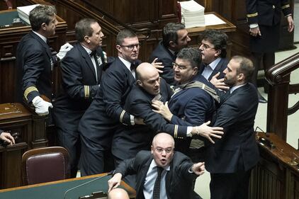 Fiano dà in escandescenze in Aula 2