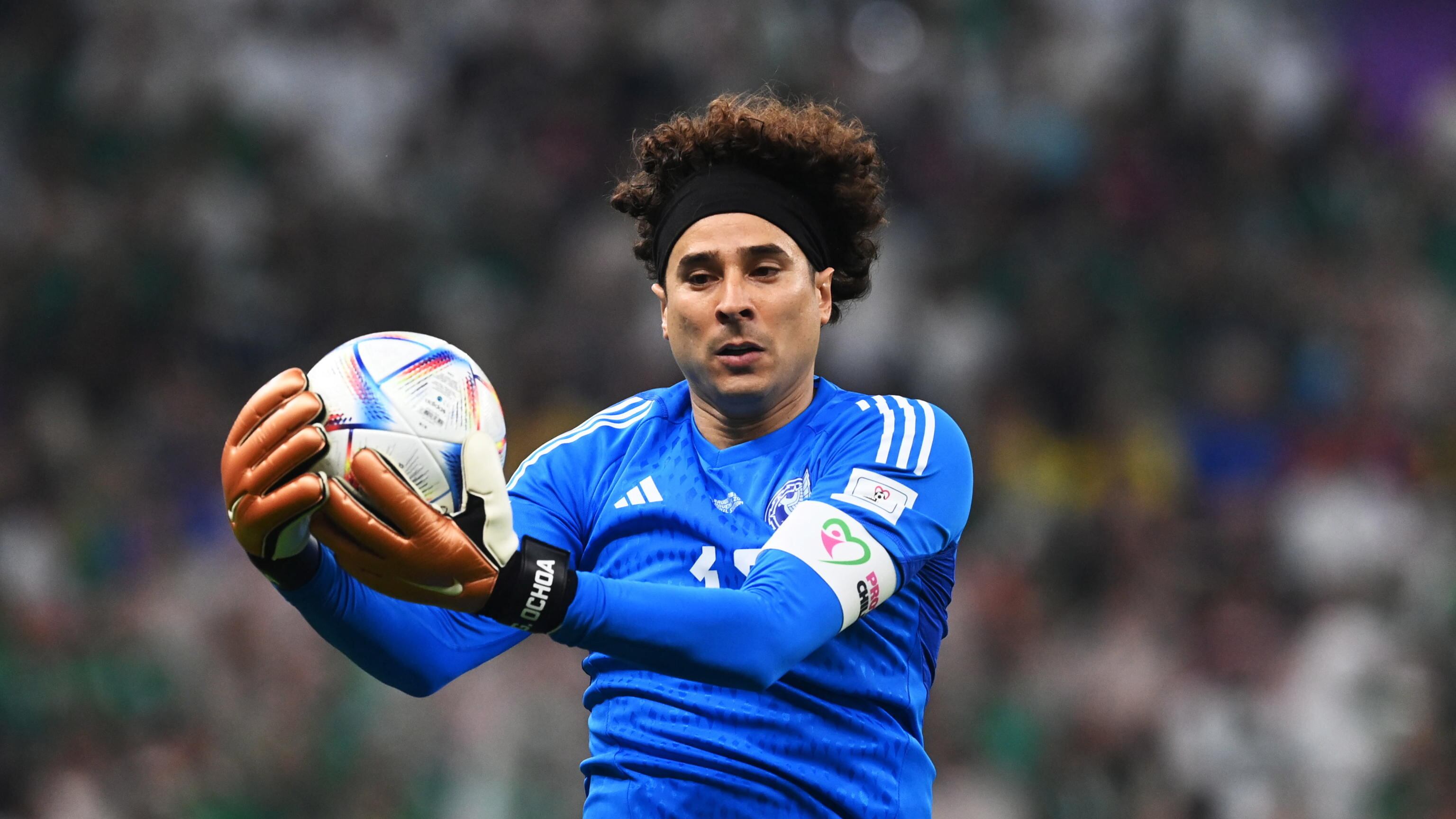 Leggenda Ochoa, il portiere con "6 dita"