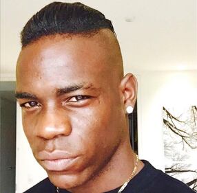 Mario Balotelli e Raffaella Fico, passione al mare 9