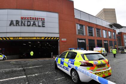 Manchester, accoltellamento al centro commerciale 2