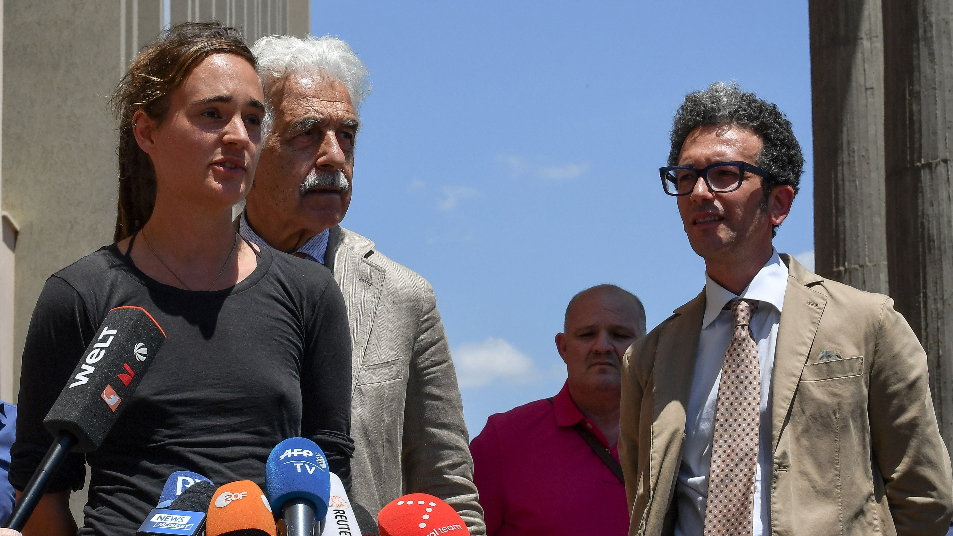 La Rackete al Parlamento Ue per dare lezioni sui migranti