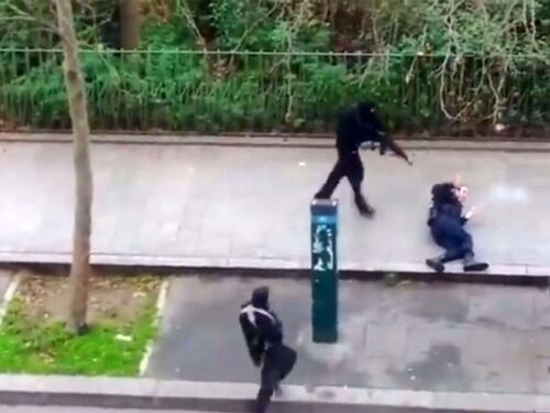 Charlie Hebdo, azione militare con due errori: ora si teme l’emulazione