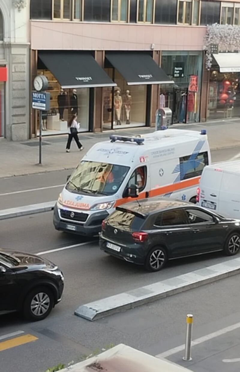Ambulanza bloccata in corso Buenos Aires a Milano 1