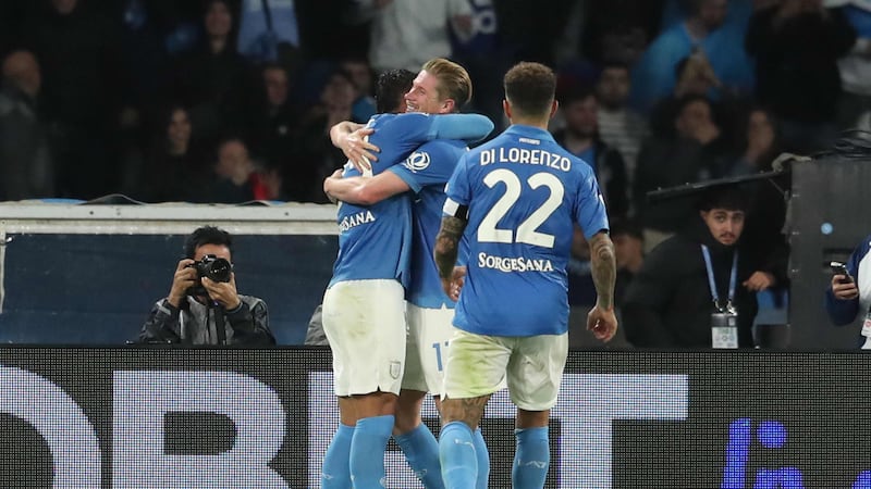 Il Napoli torna alla vittoria: De Bruyne e Lang stendono il Frosinone