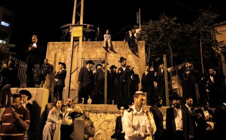 Israele, 800mila al funerale del rabbino ultra-ortodosso 2
