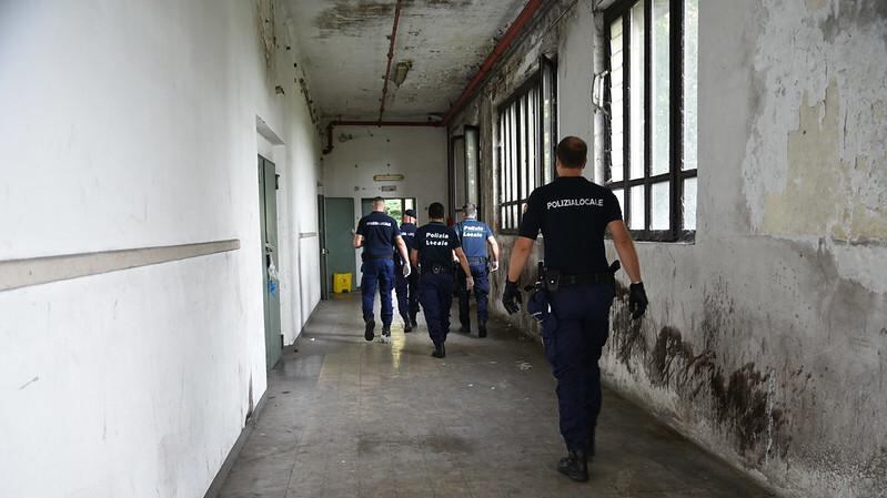 Dopo l'incendio in via Zamagni chiesta la linea dura sugli sgomberi