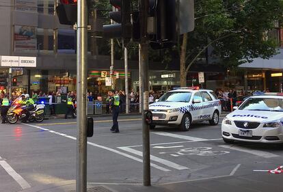 Auto contro la folla a Melbourne, le immagini dell'attacco 17