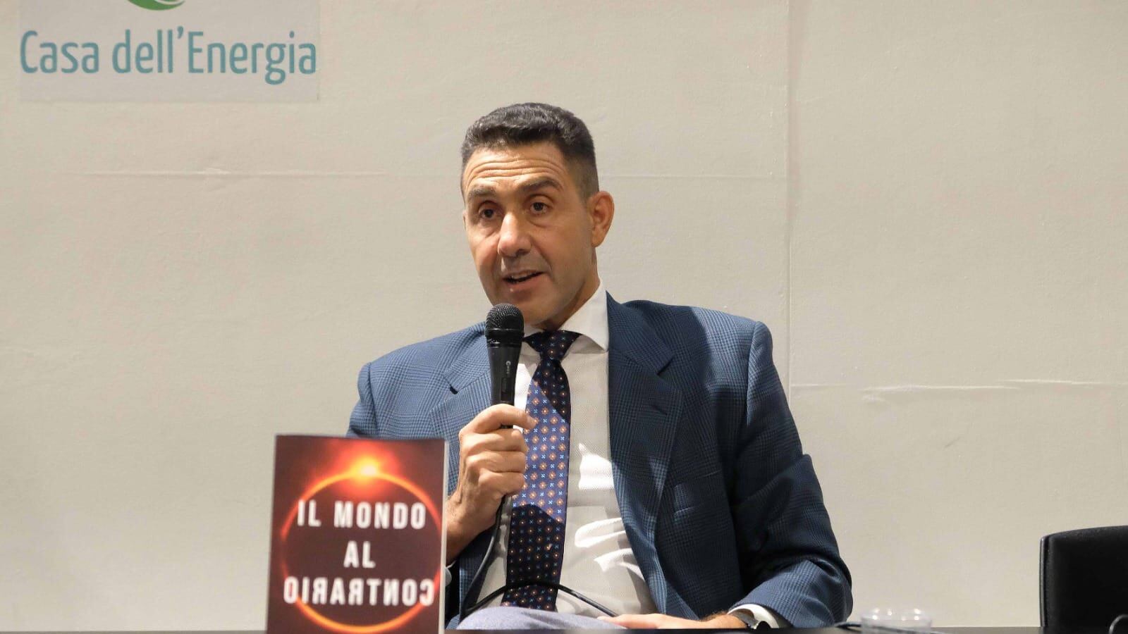 "Aggressioni offensive". E Vannacci querela Bersani