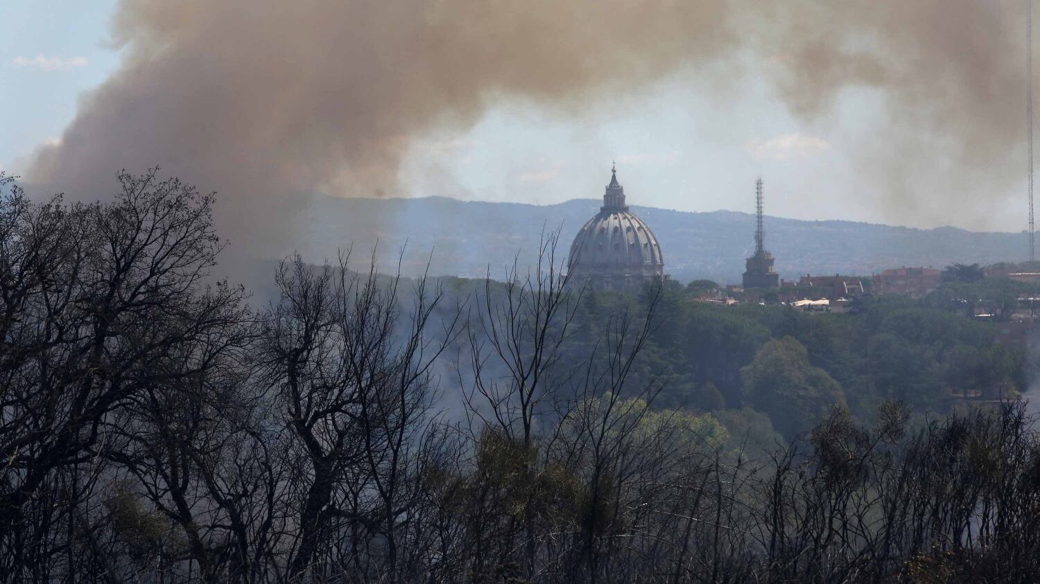 Roma brucia, emergenza incendi