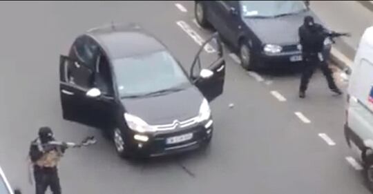 Spari e morti nella sede di Charlie Hebdo 7