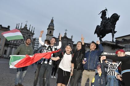 Juventus, anche i tifosi fanno festa: ecco tutte le immagini 1