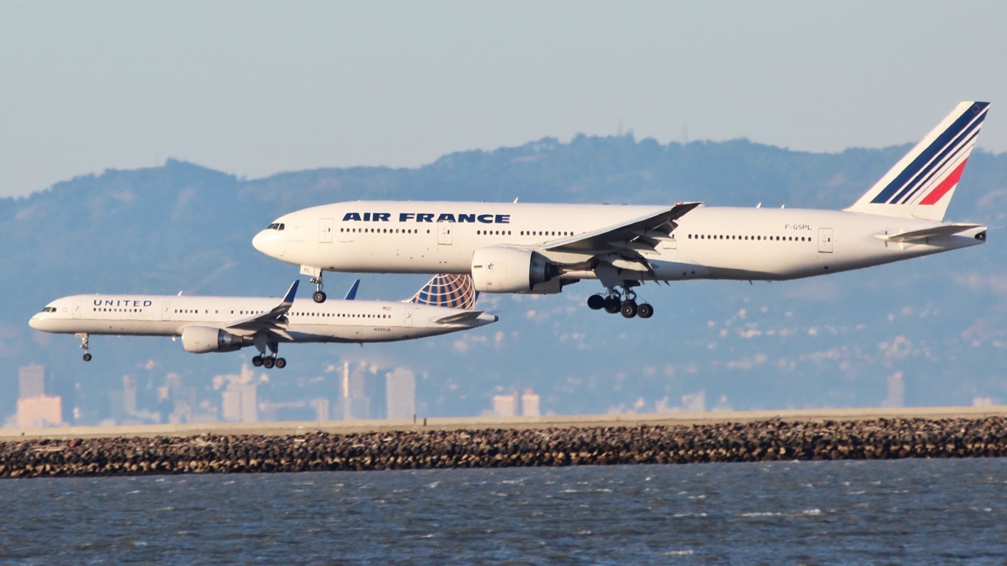 Ebola, Boeing 777 di Air France per Detroit imbarca un passeggero del Congo: Usa vietano l’ingresso