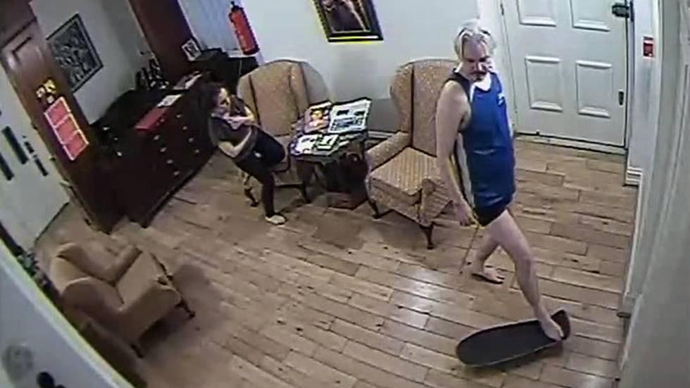 Rivelazione choc: Assange era spiato insieme a chiunque gli facesse visita